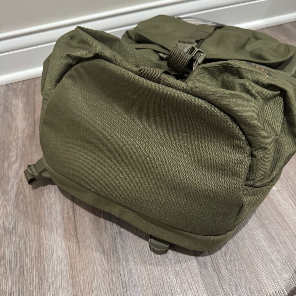 Filson Ripstop Nylon Backpack in Surplus Green 32L - Picture 7 of 10